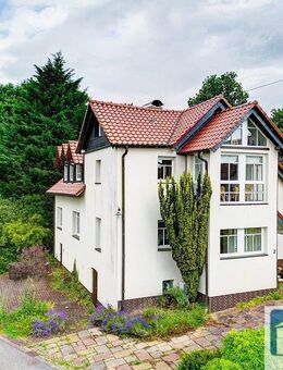 Ansprechendes Landhaus mit üppigem Gartengrundstück, einem Garagennebengebäude mitten im Grünen - Forst (Rheinland-Pfalz)