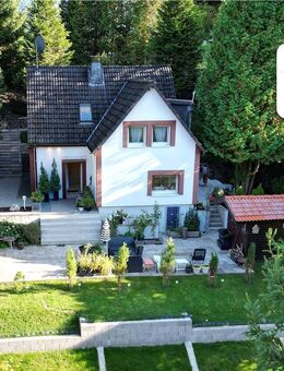 SCHADE IMMOBILIEN - Modernisiertes Einfamilienhaus mit uneinsehbarem Gartengrundstück. - Plettenberg