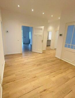 Traumhafte und exklusive Jugendstil 4-Zimmer-Stadtwohnung in bester Lage und Einbauküche - Coburg