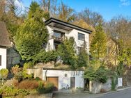 Viel Platz auf drei Etagen - Freistehendes Einfamilienhaus mit Garten, Südwesthang, Pool & Garage - Bergisch Gladbach