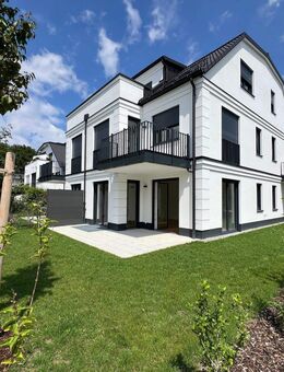 NEUBAU-Erdgeschosswohnung mit einem großen, sehr sonnigen Privatgarten und taghellem Souterrainbereich - München