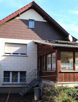 Frohburg- Elbisbach: Großzügiges EFH, 2 Garagen, mehrere Nebengebäude auf 1.640 m²! - Frohburg