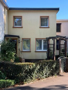 Einfam. Reihenhaus mit Garage und Garten in Bernburg - Bernburg (Saale)