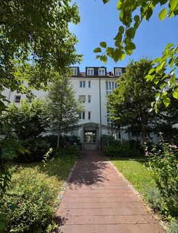**Die Gelegenheit** Top 3-Zimmer-Wohnung, eine Oase im Rückgebäude mitten in der Schellingstraße - München