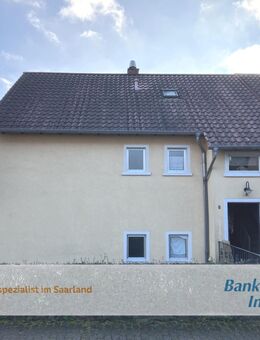 Einseitig angebautes Einfamilienhaus mit Einliegerwohnung mit lebenslangem Wohnrecht in Illingen - Illingen (Saarland)