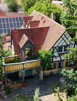 Entwicklungsfähiges Zweifamilienhaus mit historischem Charme in Nenzenheim – ideal für Handwerker, Familien oder Anleger - Iphofen