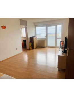 Über den Dächern der Stadt: Helle 2,5-Zimmer-Wohnung mit Loggia und tollem Ausblick - Nürnberg