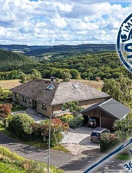 Traumhafter Panoramablick: Großzügiger Winkelbungalow am Ortsrand von Senscheid in der Eifel - Senscheid