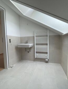 Frisch renovierte 3,5-Zimmer-Wohnung mit Balkon, Garage und Garten - Ruhiges Wohnen in Nürtingen - Nürtingen