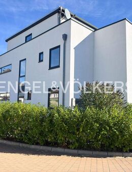 Lichtdurchflutete Maisonettewohnung mit Meerluft & zwei Balkonen - Glowe