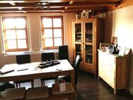 Schöne Dachgeschoßwohnung über 2 Etagen mit Balkon u. EINBAUKÜCHE, in ruhiger Lage von Eschwege, - Eschwege