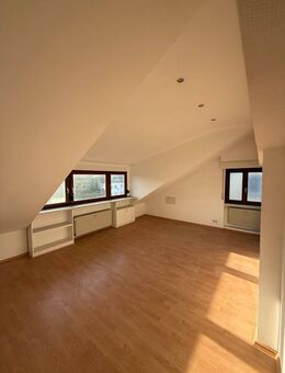 Sonnige 2,5-Zi.-DG-Wohnung mit Skylineblick, Garten & Balkon in Sachsenhausen-Süd - Frankfurt (Main)