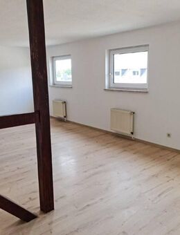 +++ Schöne 3-Zimmer-Dachgeschosswohnung über 2 Etagen +++ - Glauchau