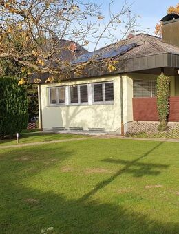 Modernisierter Bungalow mit großem Garten, 2 Bädern, FBHZ, Hobbyraum & Doppelgarage - Nürnberg