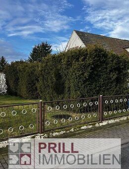 Doppelhaushälfte mit Potential in beliebter Siedlungslage // ca. 840 m² Grundstück // Garage - Markranstädt