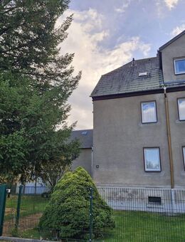 Großes Grundstück, ruhige Lage, viel Potenzial - Doppelhaushälfte in Pockau! - Pockau