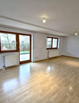 Großzügige 3-Zi-Wohnung mit großer Terrasse (ca. 16 m²) - ruhige, zentrale Lage - Herrenberg