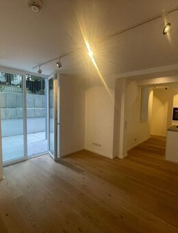 Nymphenburg: Außergewöhnliche 2,5 Zimmer Terrassenwohnung zum Erstbezug - München