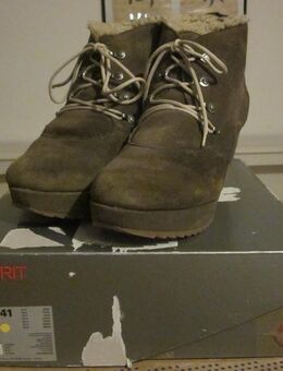 Gr. 41: Winter-Stiefeletten, gefüttert, hellbraun "ESPRIT", vorne an den Spitzen nicht mehr so schön - München