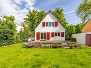 Exklusives Einfamilienhaus mit großzügigem Garten in begehrter, ruhiger Lage - Kleinmachnow