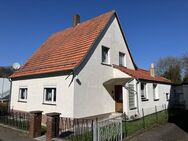 Freistehendes Einfamilienhaus mit Werkstattgebäude in zentraler Lage von Immenhausen - Immenhausen