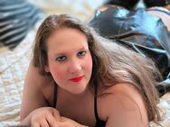 Deutsches Luder 28j. bietet Hot live privat Camshow - Berlin Marzahn-Hellersdorf