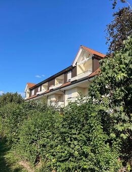 Gut geschnittene 2-Raum-Wohnung im Dachgeschoss mit Balkon - Radebeul