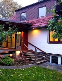 MEHRFAMILIENHAUS - TOP LAGE - SCHÖNE AUSSTATTUNG - Erbpacht bis 2071 - 328,39 m2 Wfl/Nfl - 2 WE frei 1 x vermietet - Halstenbek