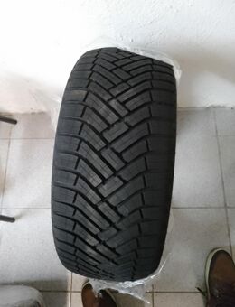 Vier neue Ganzjahresreifen - Neuss