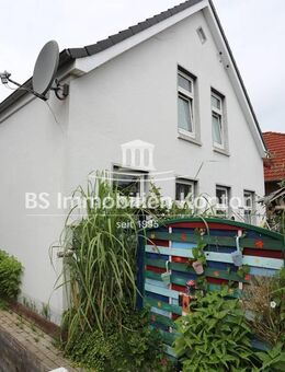 Harsweg! Renovierungsbedürftiges Einfamilienhaus mit 2 vermieteten Wohneinheiten in ruhiger, zentraler Lage! - Emden
