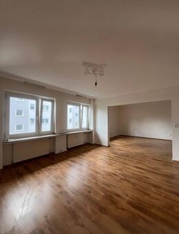 RS-Innen schöne 4-Zimmer Wohnung mit Balkonen - Remscheid