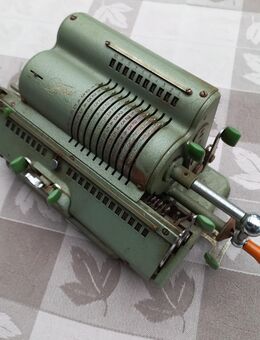 Alte Schubert-Rechenmaschine, mechanisch - Frechen