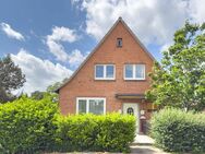 Mehrfamilienhaus mit Garten und zusätzlichem Bebauungspotenzial in erstklassiger Lage in Bad Oldesloe - Bad Oldesloe