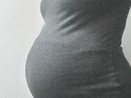 Livecam mit Babybauch - sexy Schwangere hat Lust sich zuschauen zu lassen! - Dorsten