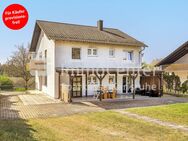 Modernes Wohnen im Grünen - Stilvolles Einfamilienhaus mit großem Garten in ruhiger Feldrandlage - Philippsburg