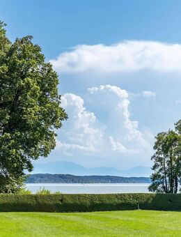 Schloss Possenhofen: Hochklassige Gartenwohnung mit Panorama-Seeblick - Pöcking