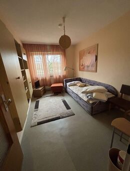 Attraktive Doppelhaushälfte mit großzügigem Nebengebäude - Flieden