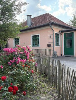 Lebensqualität im Grünen für Singles oder Paare: Ehemaliges Bahnhofsgebäude im Außenbereich von Billerbeck - Billerbeck