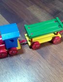 Lok aus Holz mit zwei Wagons in 52477