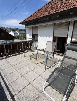 Aidlingen: Sehr gepflegtes EFH mit Garten und 2 Garagen - Aidlingen