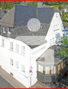 Ein Baustil, der begeistern kann - kein Denkmal- oder Ensembleschutz! - Tettau (Bayern)
