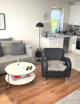 helle 2,5 Zimmer Dachgeschosswohnung mit Balkon - Quickborn (Landkreis Pinneberg)