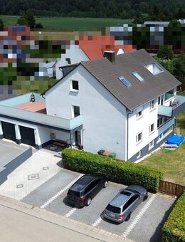 Renoviertes Dreifamilienhaus mit Dachterrassen - ideal als Kapitalanlage oder Mehrgenerationenhaus - Lichtenau (Bayern)