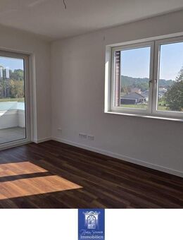 Neubau! Große Dachterrasse, exklusives Bad mit freistehender Wanne, ruhige Lage, Lift! - Döbeln