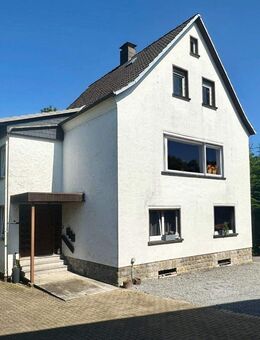 Attraktive Kapitalanlage! Zentrale Lage! Ausbaureserve! Garten! - Extertal