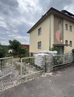 Traum für Paare und Familien! Kernsanierte 3,5 Zimmer mit Garten, Garage und Balkon - Pforzheim