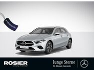 Mercedes A 200, Progressive Advanced, Jahr 2023 - Paderborn