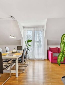 Sehr gepflegte 2-Zimmer-Dachgeschosswohnung in zentrumsnaher Lage von Erding - Erding