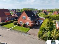 Deichnähe! Gepflegtes, gemütliches Einfamilienhaus mit Anbau und Garage! - Krummhörn