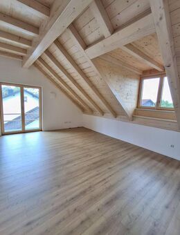 - Neubau Erstbezug - Wunderschöne 3 1/2 Zimmer Dachgeschoss Wohnung - Eberfing